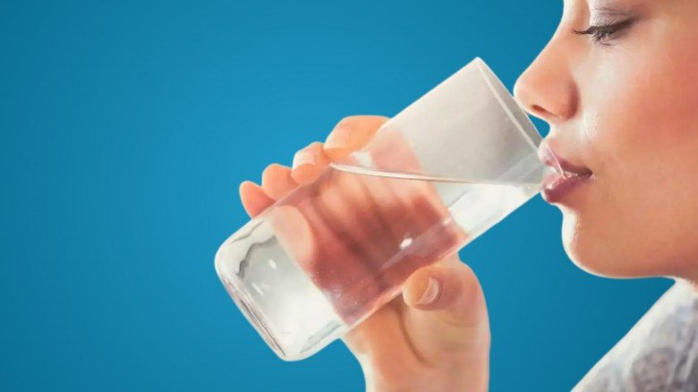 পানি খাওয়ার ৬টি সুন্নত  জেনে রাখি রেফারেন্সসহ