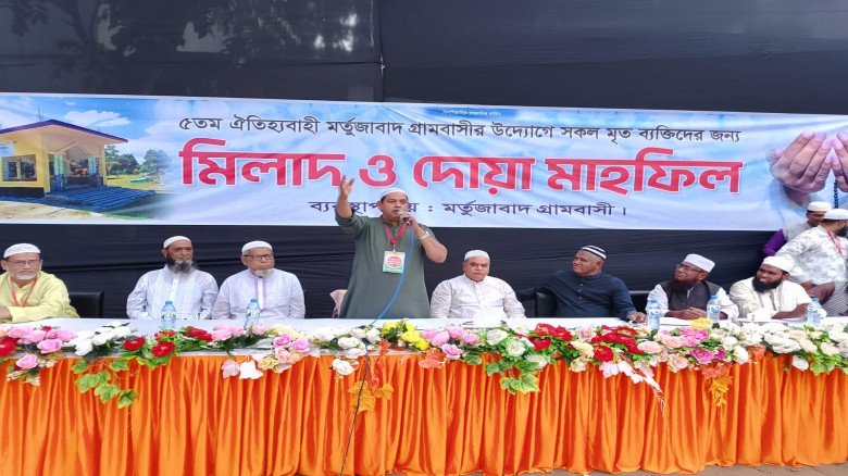 রূপগঞ্জে কবরবাসীর জন্য আয়োজিত মিলাদ ও দোয়া মাহফিলে বক্তব্য রাখছেন দিপু ভুঁইয়া