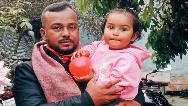 বজ্রাঘাতে বাবার মৃত্যু, অলৌকিকভাবে বেঁচে গেল ৩ বছরের শিশু