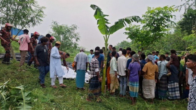 ট্রাক উল্টে প্রাণ গেল ১৫ ঈদযাত্রীর, আহত 